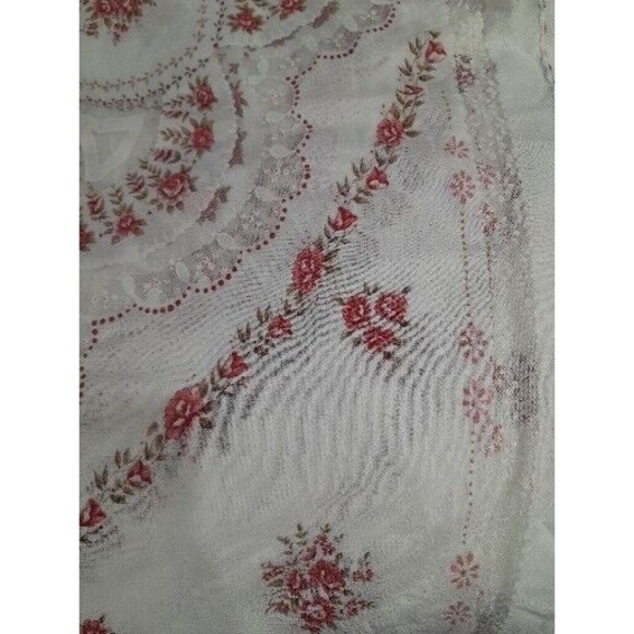 Vintage Spanish Floral Lace Tablecloth, Large 84x75 Inches - Picture 3 of 10